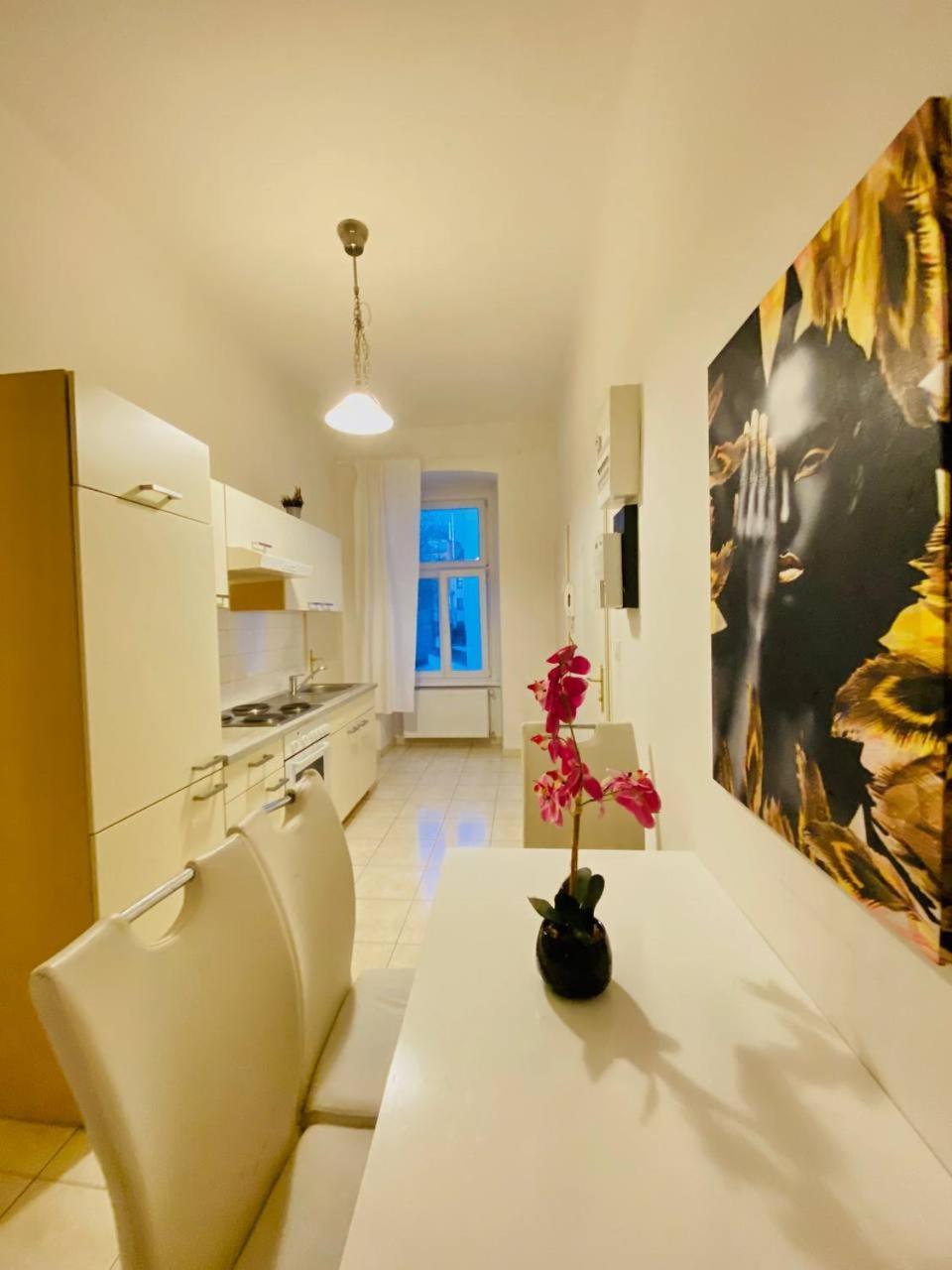 Family Apartment Th8 8 เวียนนา ภายนอก รูปภาพ